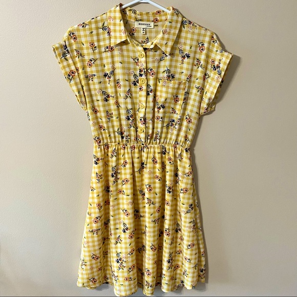 Gingham Dress with flowers 🌸 - Picture 1 of 3